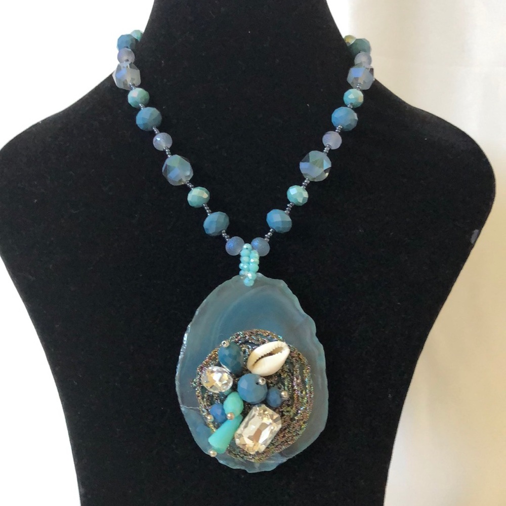 Beautiful Statement Neckless - image 1